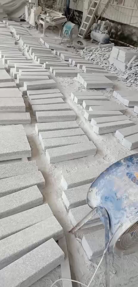 恒真石业主营拉丝栏杆坯水池坯墓碑料路沿石异形线条圆柱别墅石