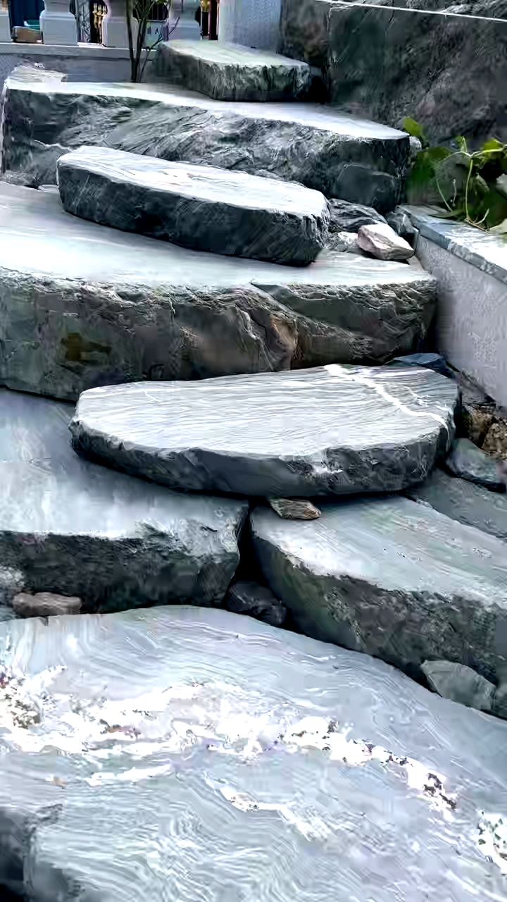 九龙玉自然汀步石，身处自然