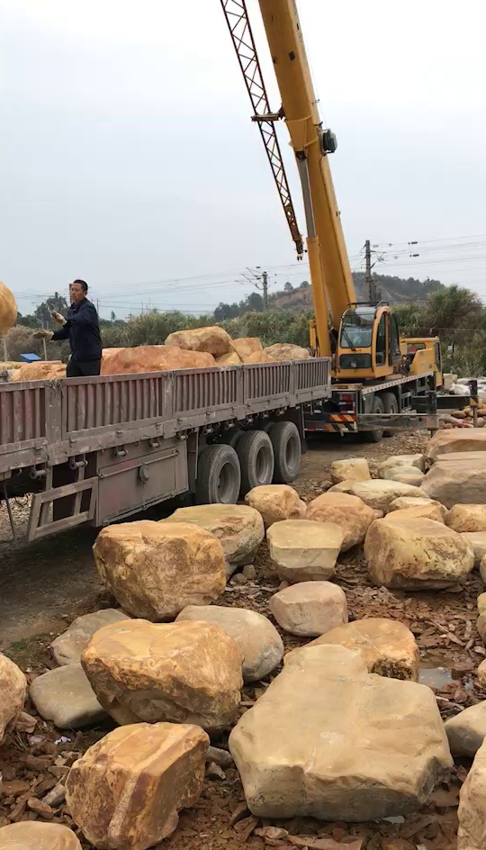 主营：景观石批发、黑山石，黄蜡石，泰山石、砾石、鹅卵石、青龙石、太湖石、平面石、