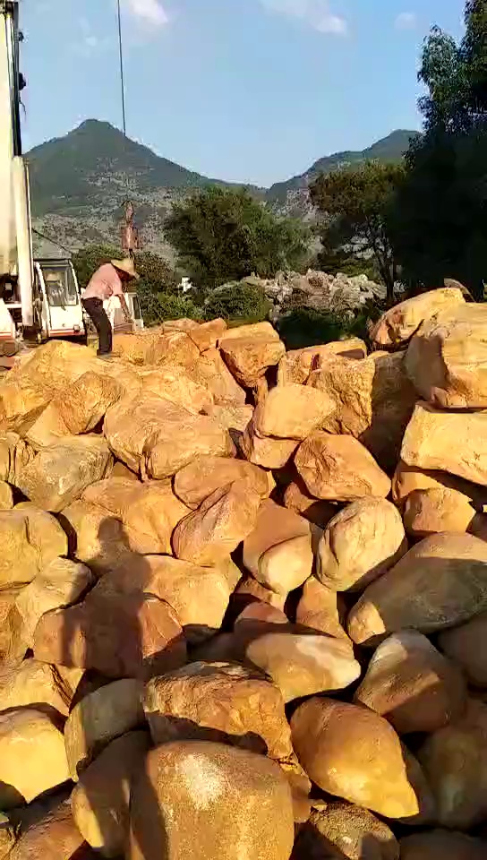 主营：景观石批发、黑山石，黄蜡石，泰山石、砾石、鹅卵石、青龙石、太湖石、平面石、