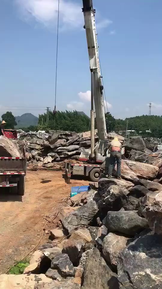 主营：景观石批发、黑山石，黄蜡石，泰山石、砾石、鹅卵石、青龙石、太湖石、平面石、