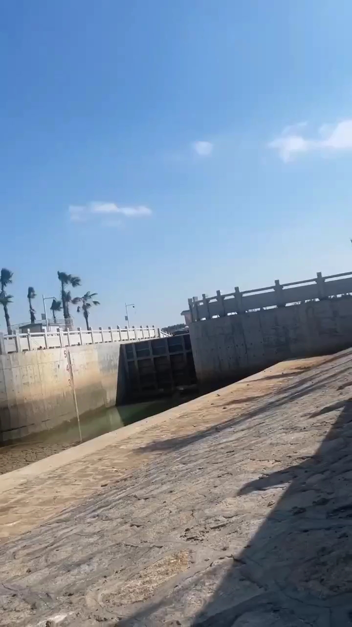 芝麻白河栏杆
咨询热线：13850760149