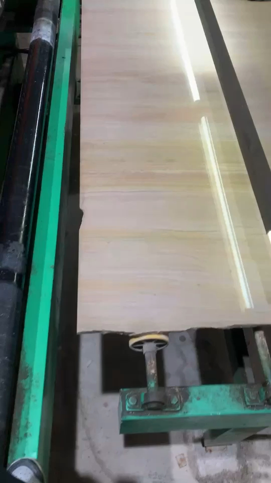 银杏木纹6号矿  《挪威木纹》
抛光中