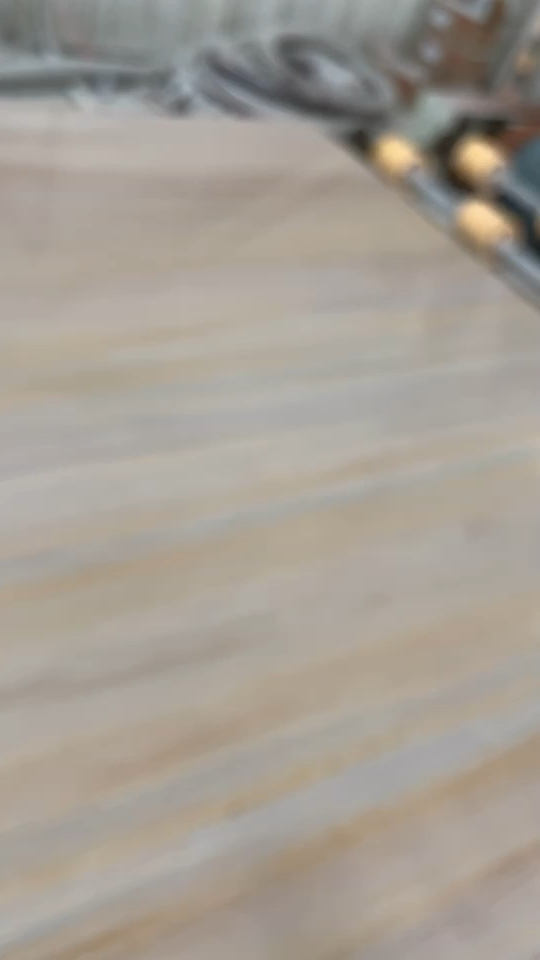 挪威木纹抛光中