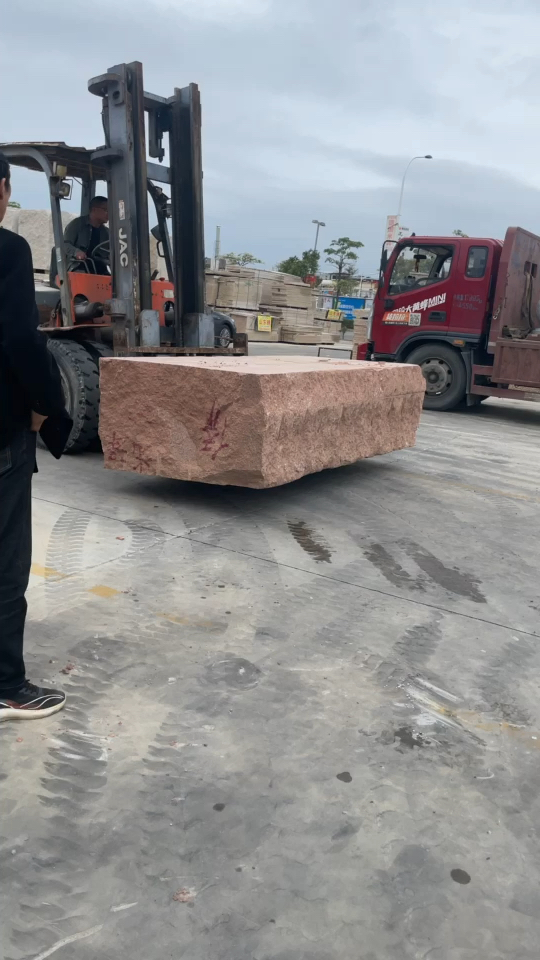 光泽红荒料