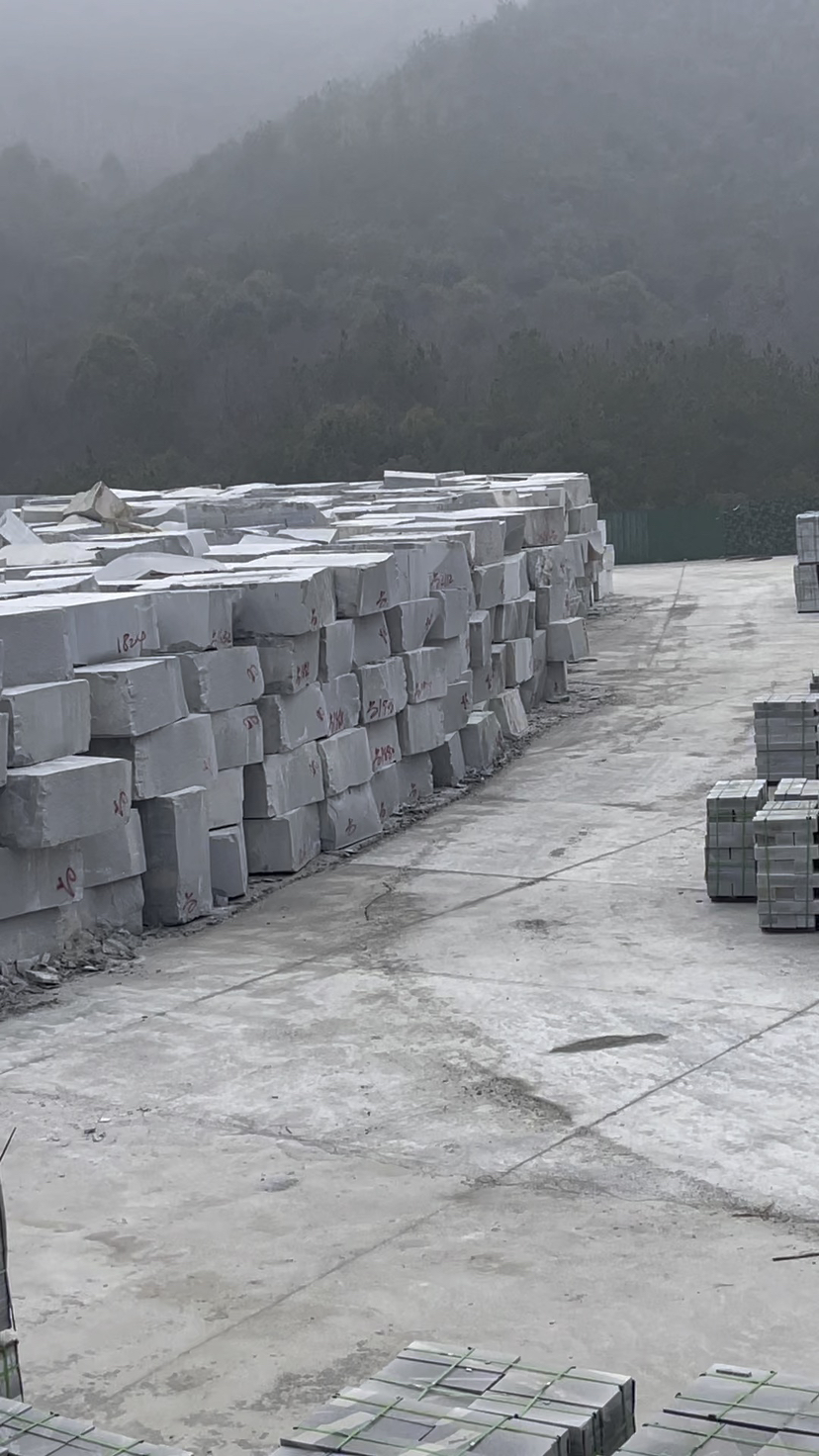 麻城贤昌石业异型石材加工厂主要对外五轴圆弧加工双面圆弧路沿绳锯加工雕刻