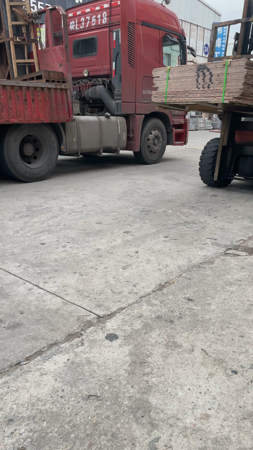 光泽红石材