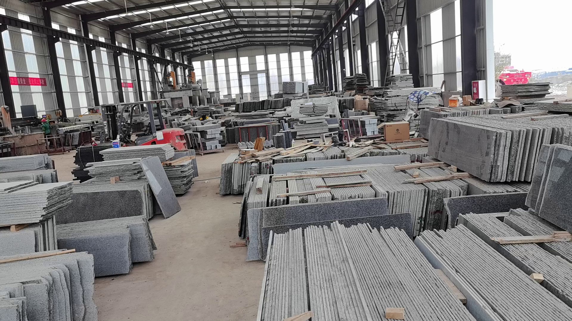 中国红，冰花蓝（兰），雅蒙黑，豹皮花，荥经红、红砂岩、黄砂岩、汉白玉、水晶白、东