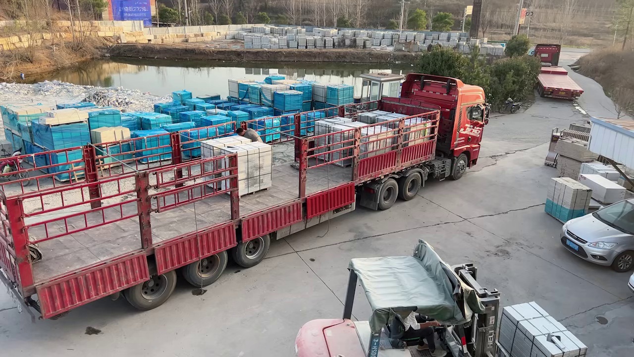 湖北黄金麻、湖北白麻、提锈板、芝麻灰、中国黑、工程板、园林地铺、路沿石，咨询热线