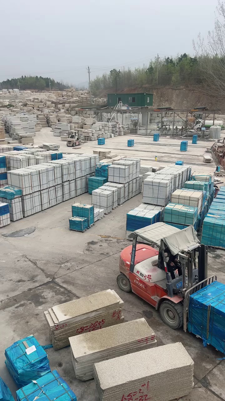 湖北黄金麻、湖北白麻、提锈板、芝麻灰、中国黑、工程板、园林地铺、路沿石，咨询热线