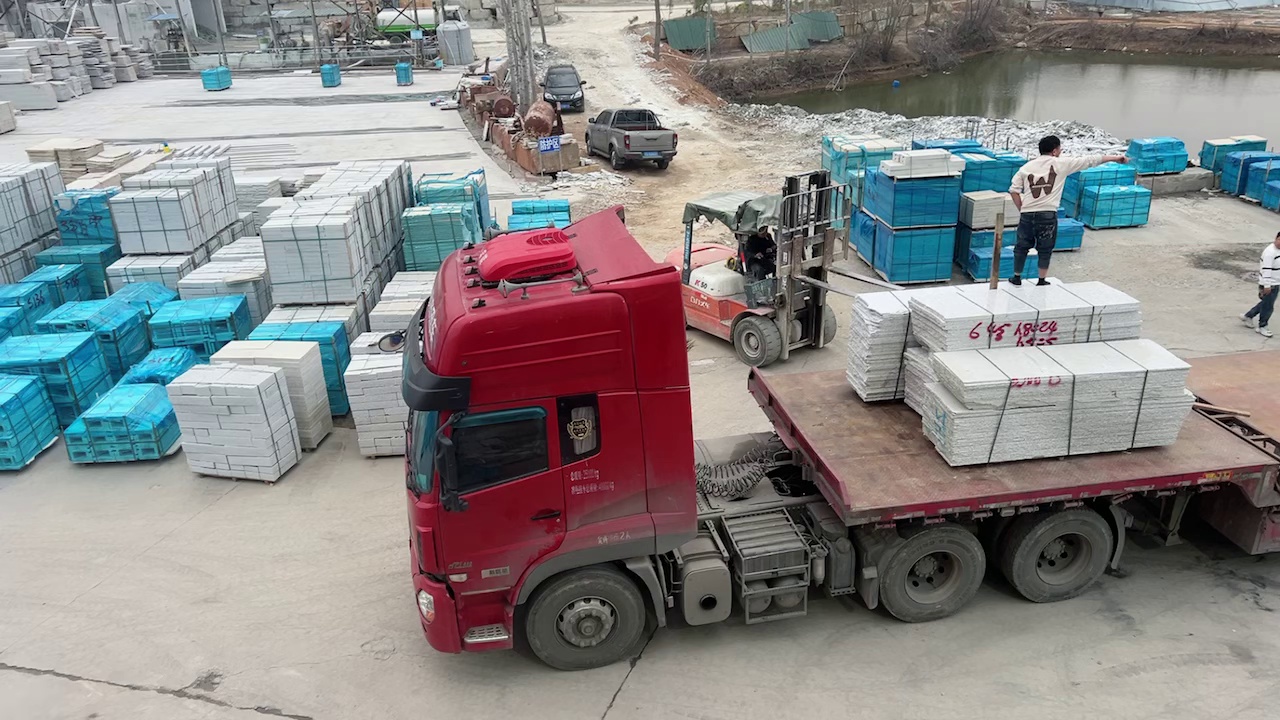 湖北黄金麻、湖北白麻、提锈板、芝麻灰、中国黑、工程板、园林地铺、路沿石，咨询热线