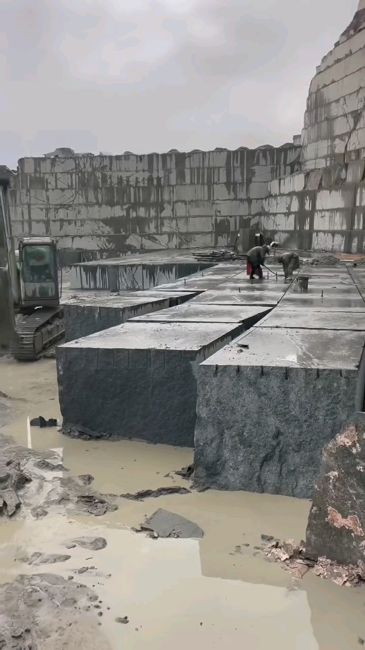 钟山县金鸿石业生产广西芝麻黑墓碑料园林工程板自有矿山量大从优