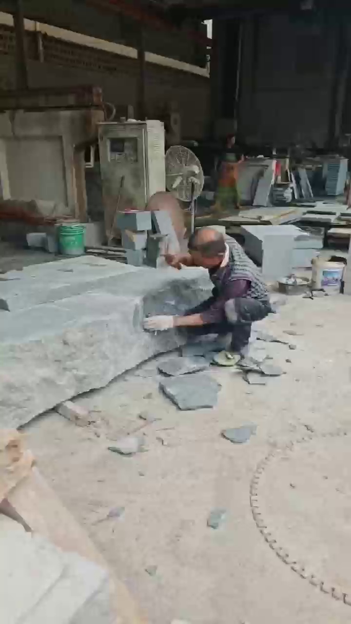 青石专业供应商自然石石凳