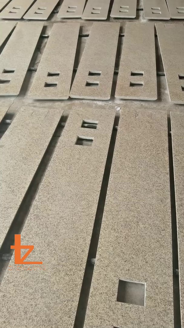 高规格黄金麻荔枝面外墙干挂加工中1