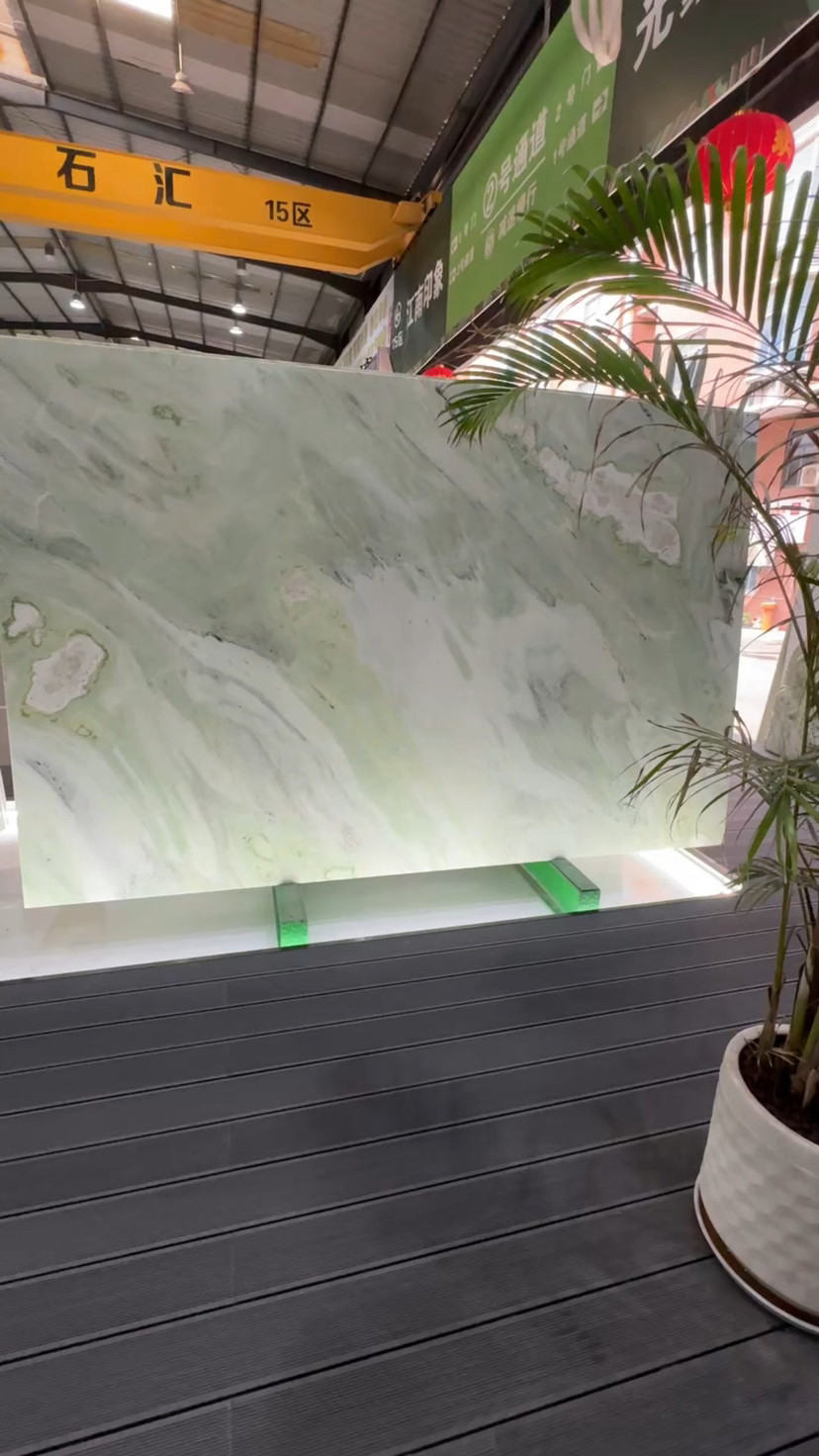 清新如初春柔和的嫩绿色调为空间注入一抹治愈系的自然气息低调中尽显高级质