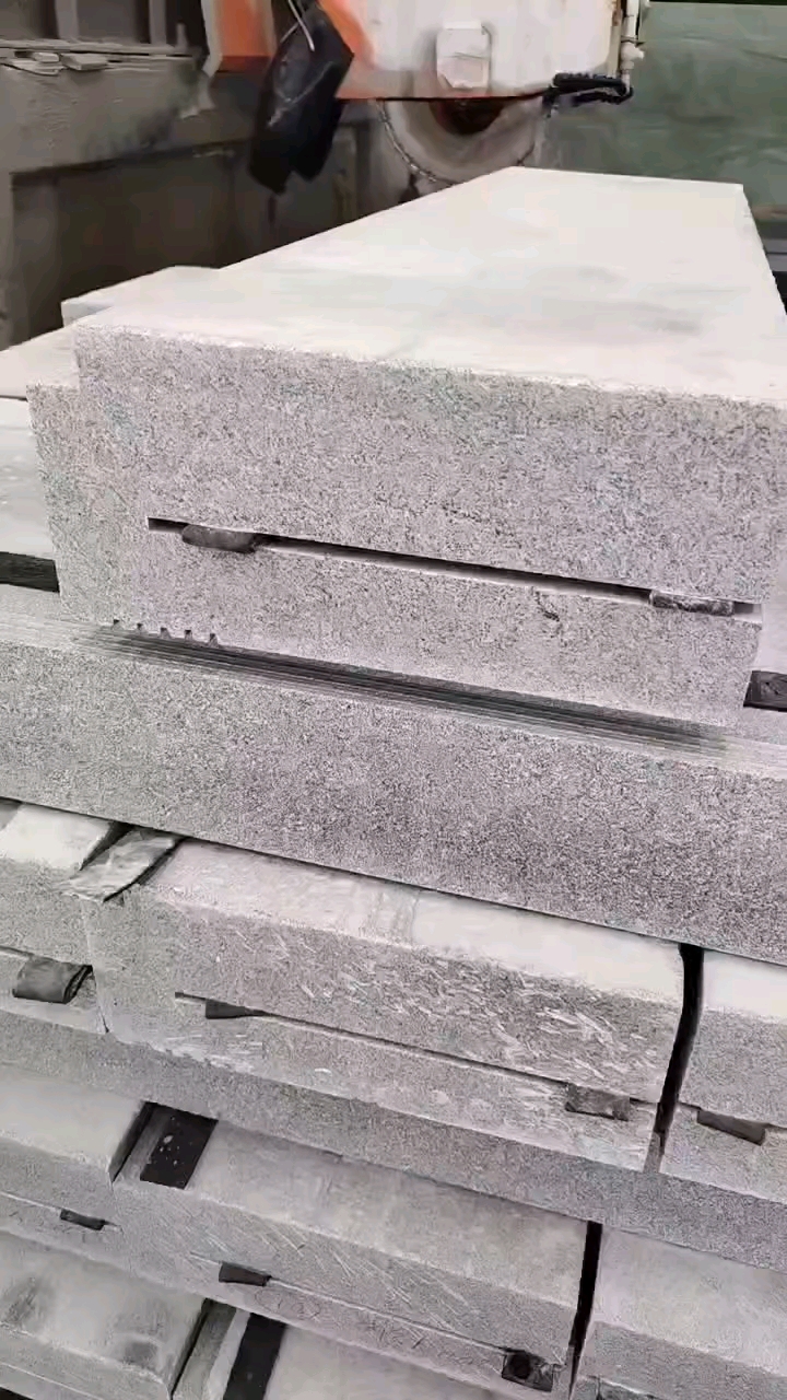 麻城贤昌石业异型石材加工厂主要对外五轴圆弧加工双面圆弧路沿绳锯加工雕刻
