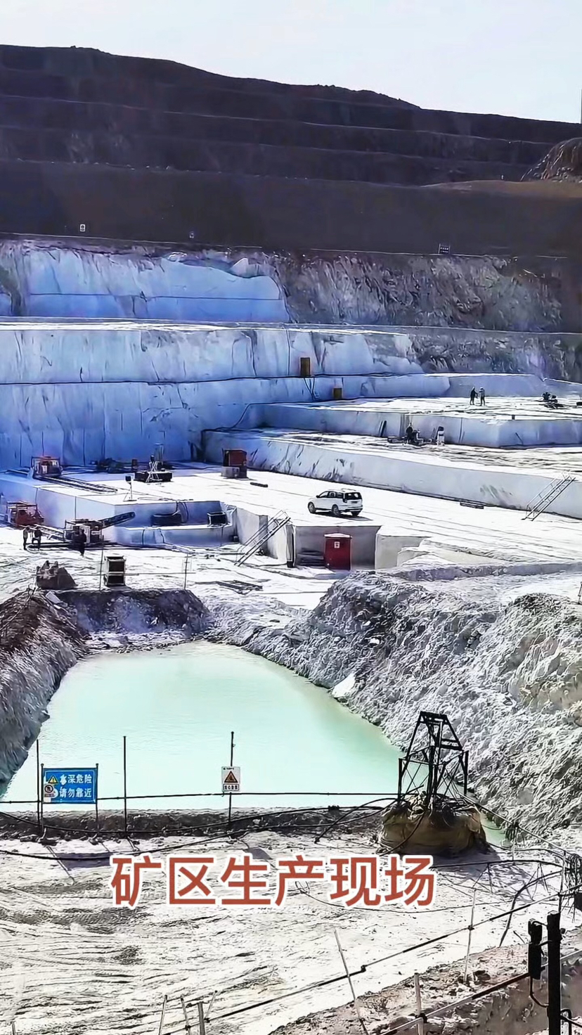 光豪矿业矿山全貌与边开采边绿化这里是大地馈赠的宝藏之地从高空俯瞰开