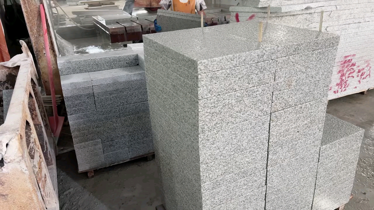 湖北黄金麻湖北白麻提锈板芝麻灰中国黑工程板园林地铺路沿石