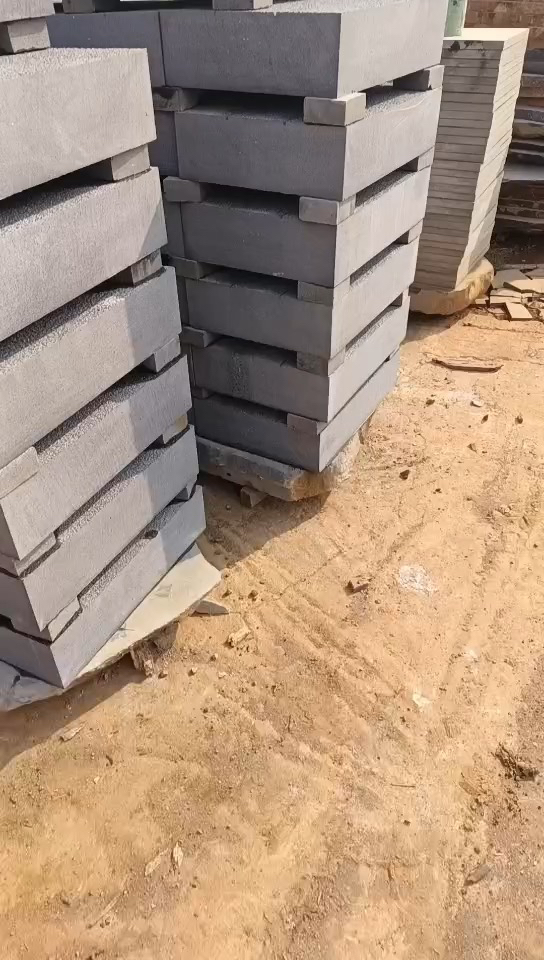 主营:中国黑石材,蒙古黑石材,湛江黑光面，荔枝面，火烧面，自然面，园林