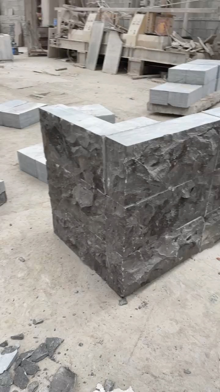 山东青石厂家蘑菇石手工錾刻錾道面青石