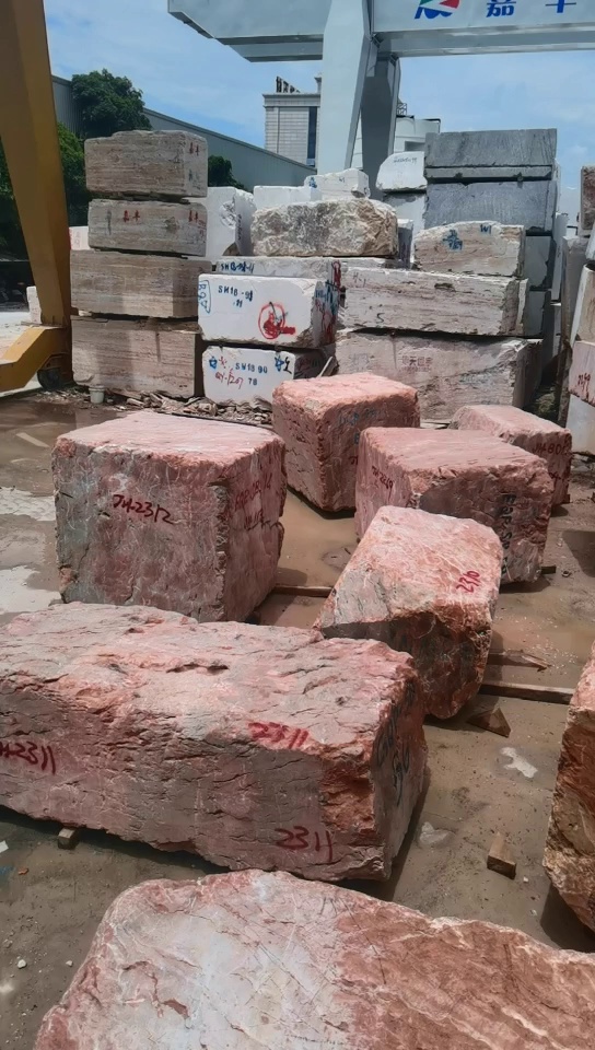 橙皮红荒料堆场