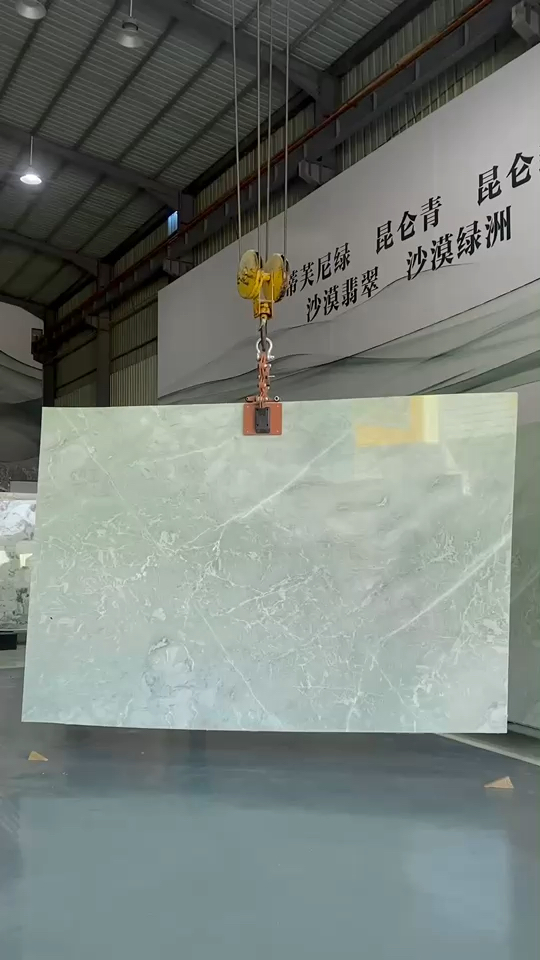 具有青草般淡绿色底色纹理独特多变每块纹理独一无二蒂芙尼绿只此青绿