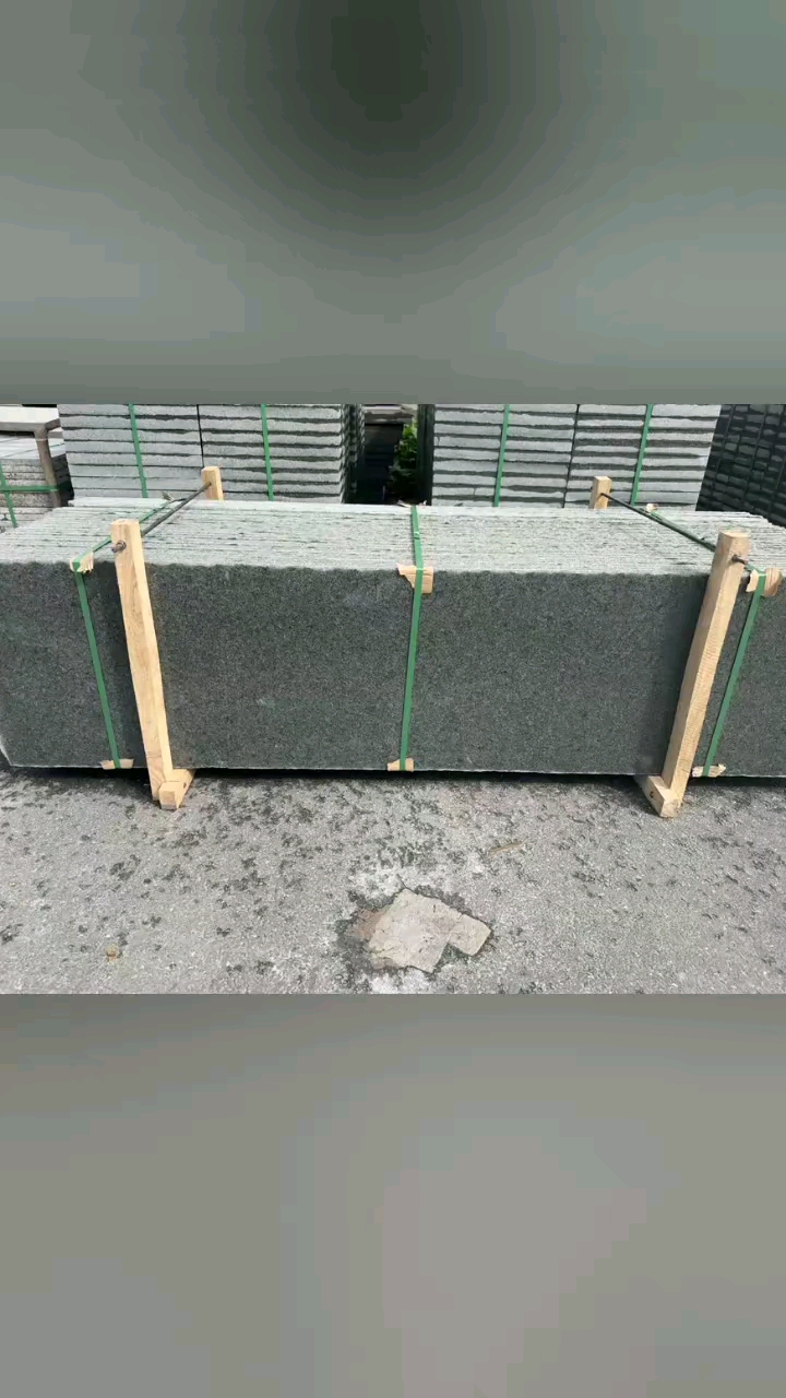 一颗荒料一鉴开石光云影共徘徊问料哪得纯A板为有源头找我来承德绿