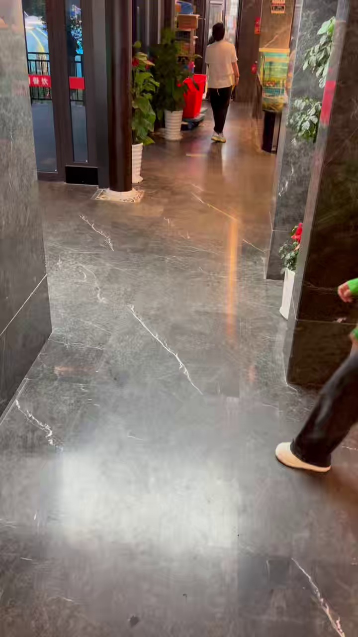 奥特曼星白星耀灰龙马矿