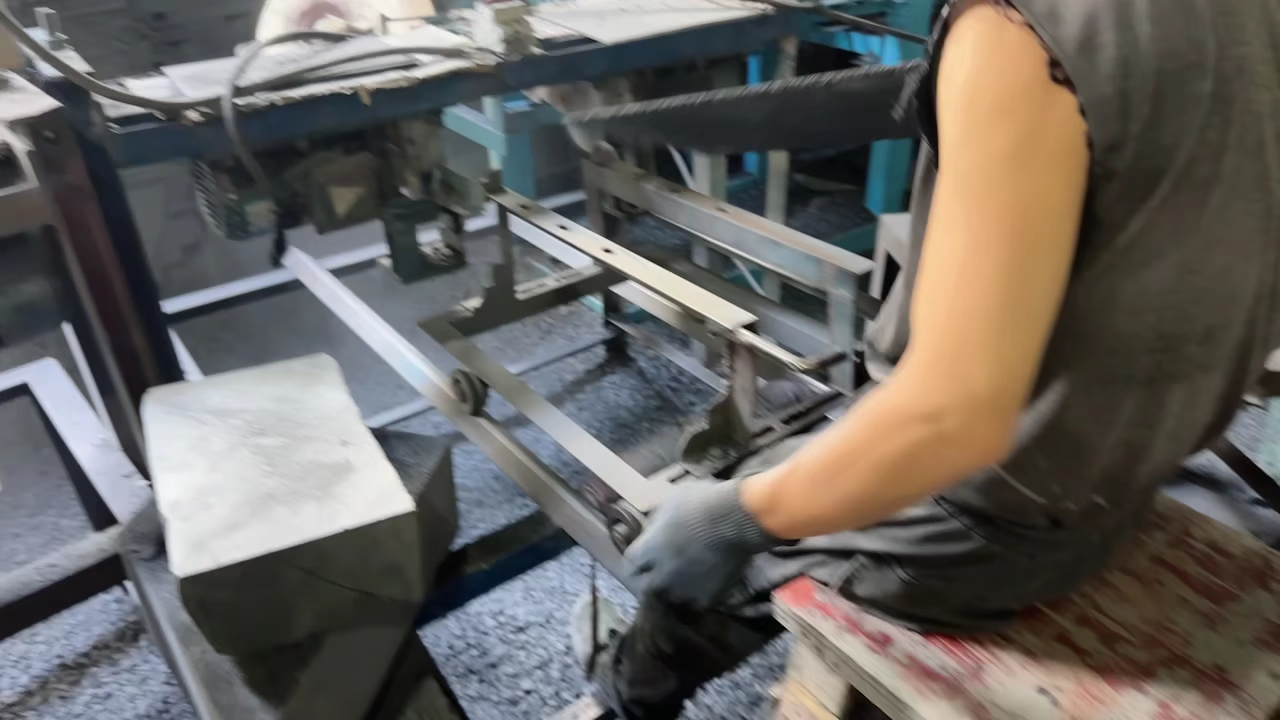 青石板厂家直销本公司经营各种青石板自然面机切面哑光面荔枝面蘑菇石