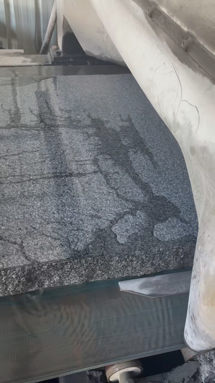 新鲜出炉芝麻黑颗粒饱满色泽油润光板墓碑料首选