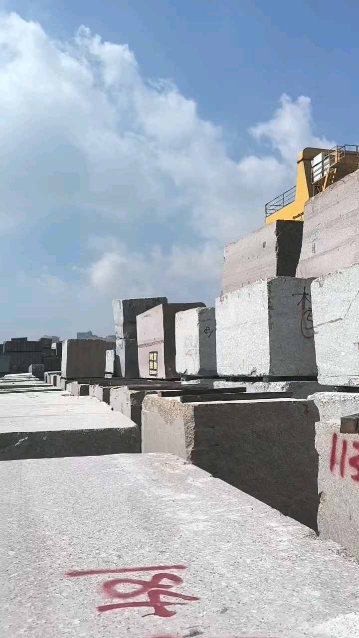 专业枫叶红小荒料麦德好堆场C吊