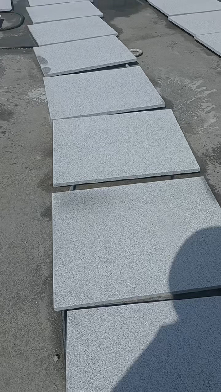 芝麻白干挂石材防护处理检查色差赶单发货