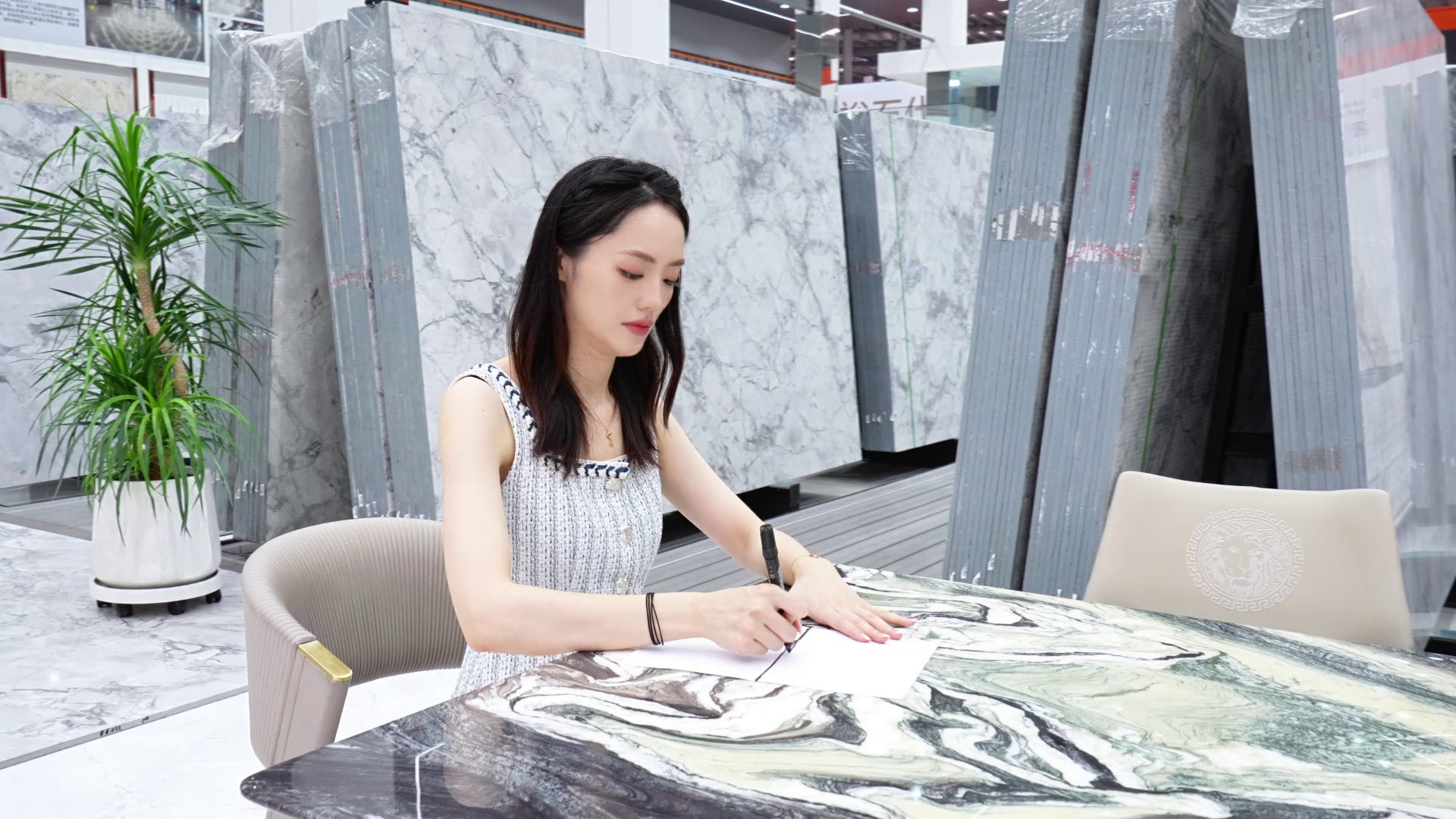 撕一张纸穿越到港裕，鱼肚灰/鱼肚白/香奈儿/伯爵灰/宾利灰，咨询热线：13661