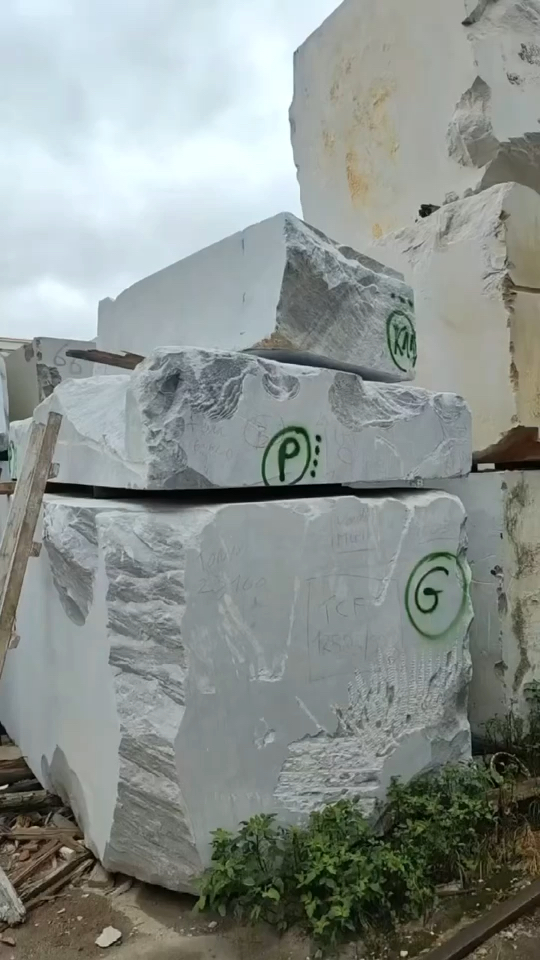 意大利喜马拉雅灰
&西西里珍珠米黄
​荒料也得整理一下
一手矿山资源