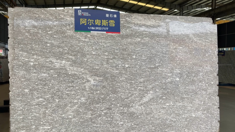 意大利阿尔卑斯雪