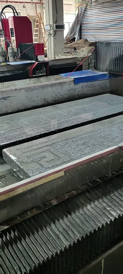 思友石雕工艺专业承接湖南688的异形加工水沟盖板树围墓碑路沿石柱