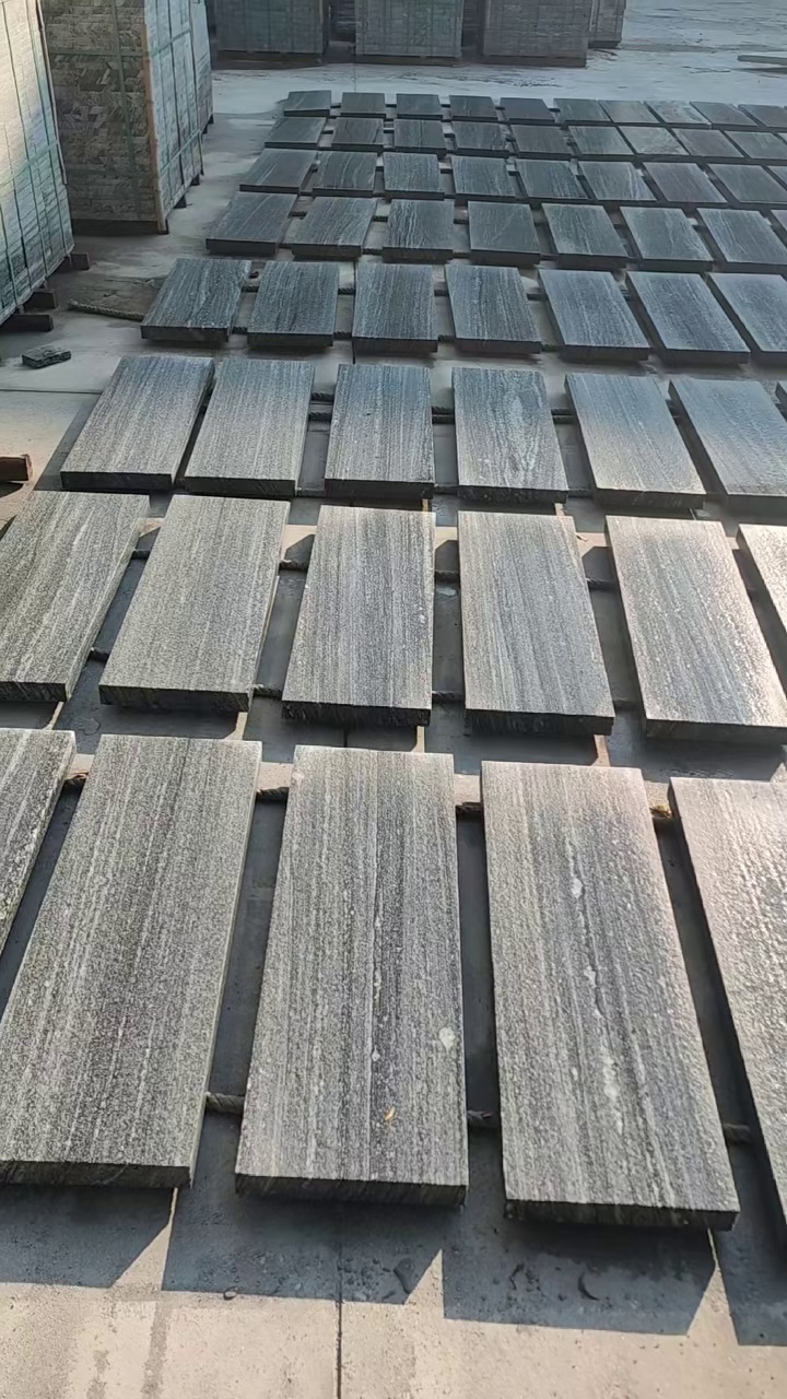 主产：夜里雪、山水岩、沂蒙黑、将军红、芝麻黑，联系电话：13969925987，