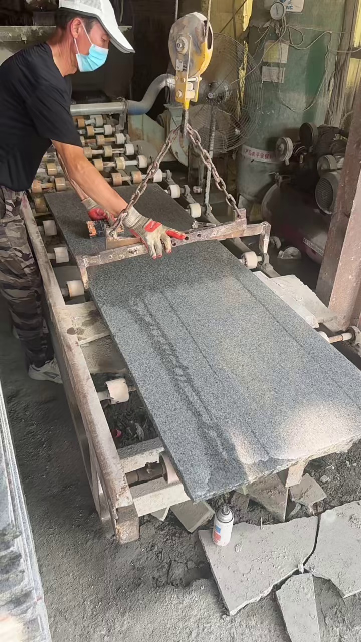 河南芝麻白，河南芝麻灰，路沿石，地铺石，异形加工，工程订单，厂矿一体、矿山直销、