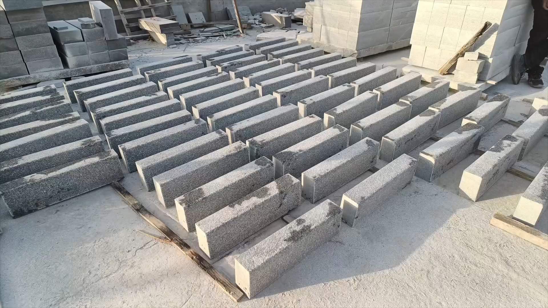 鲁灰、章丘黑、芝麻黑、芝麻灰、莱芜灰、锈石、蒙阴灰等